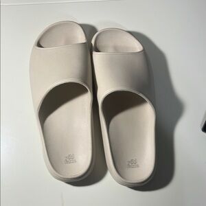 Wild Fable Cream Slide Sandals